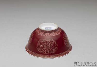 图片[3]-Bowl with flower brocade carved on a red ground in falangcai painted enamels, Qianlong reign (1736-1795), Qing dynasty-China Archive